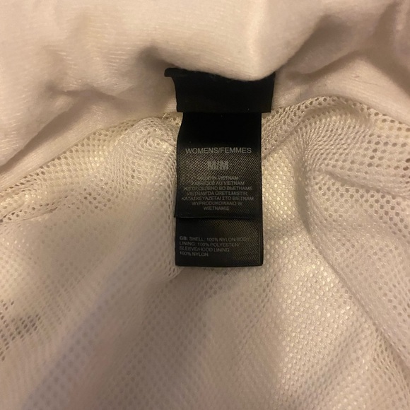 The North face women’s white light jacket size Medium - Picture 8 of 8